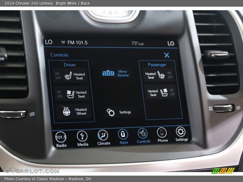 Bright White / Black 2019 Chrysler 300 Limited