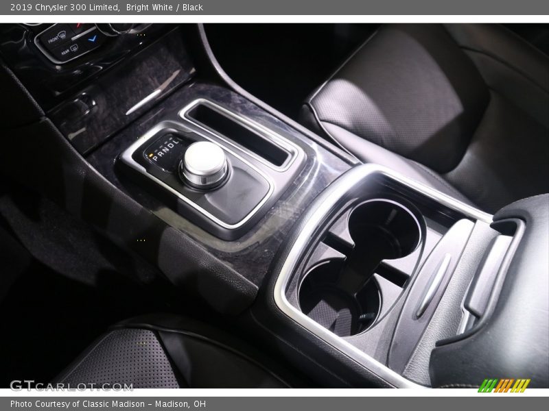 Bright White / Black 2019 Chrysler 300 Limited