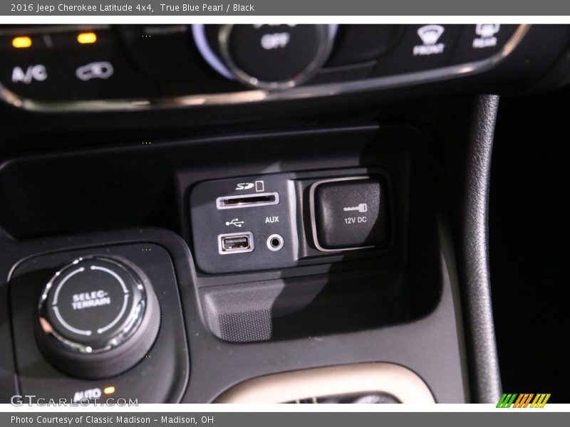 True Blue Pearl / Black 2016 Jeep Cherokee Latitude 4x4