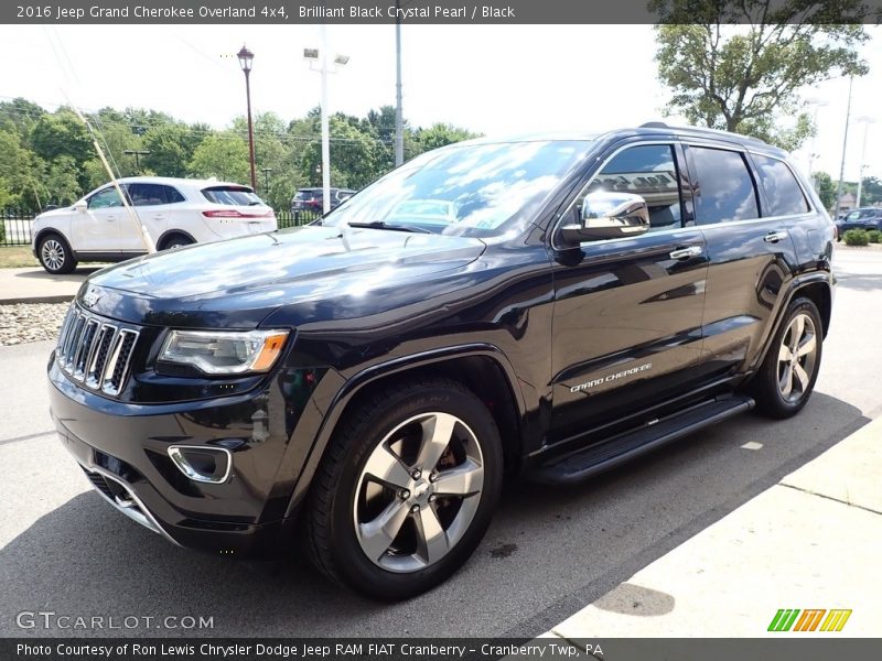 Front 3/4 View of 2016 Grand Cherokee Overland 4x4