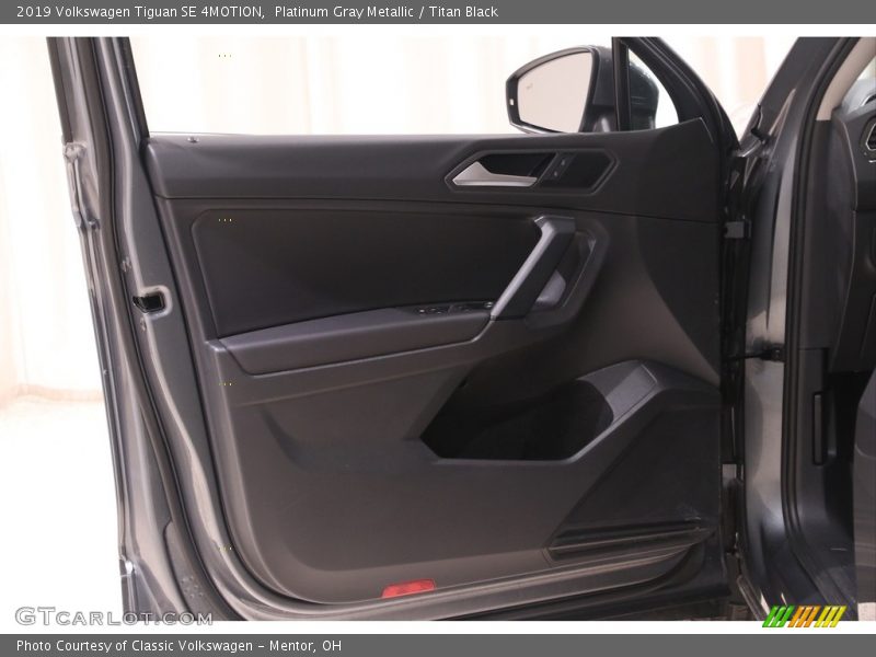 Platinum Gray Metallic / Titan Black 2019 Volkswagen Tiguan SE 4MOTION
