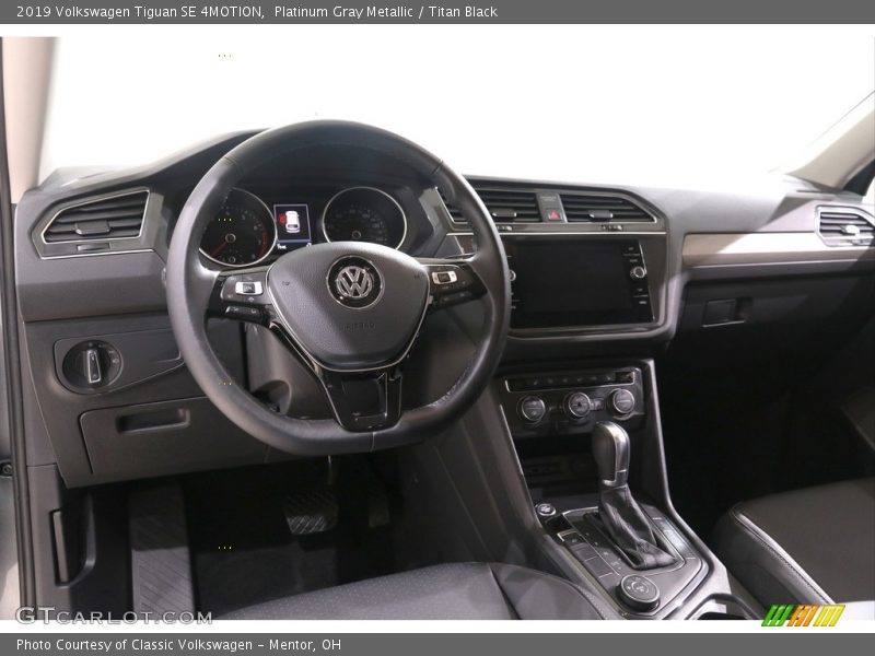 Platinum Gray Metallic / Titan Black 2019 Volkswagen Tiguan SE 4MOTION