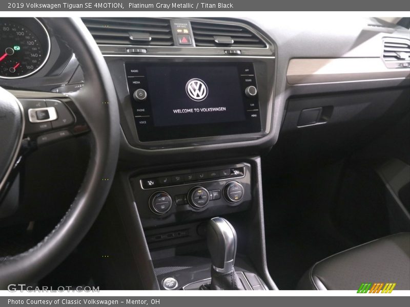 Platinum Gray Metallic / Titan Black 2019 Volkswagen Tiguan SE 4MOTION
