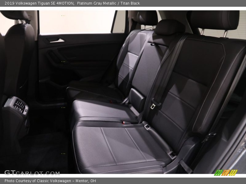Platinum Gray Metallic / Titan Black 2019 Volkswagen Tiguan SE 4MOTION