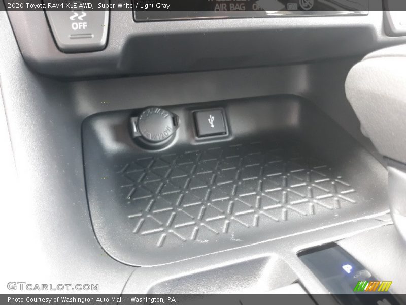 Super White / Light Gray 2020 Toyota RAV4 XLE AWD