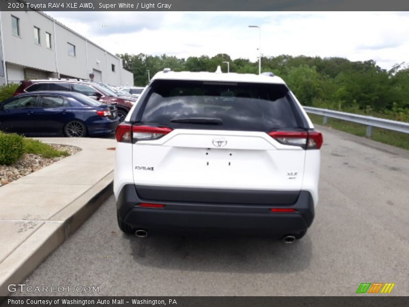 Super White / Light Gray 2020 Toyota RAV4 XLE AWD