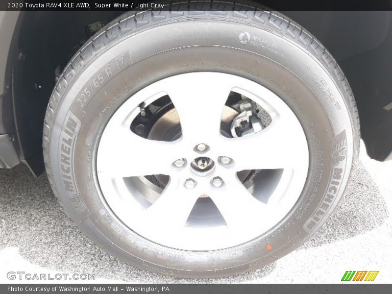 Super White / Light Gray 2020 Toyota RAV4 XLE AWD
