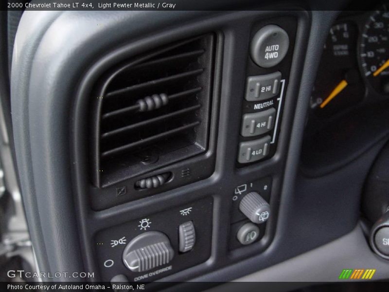 Light Pewter Metallic / Gray 2000 Chevrolet Tahoe LT 4x4