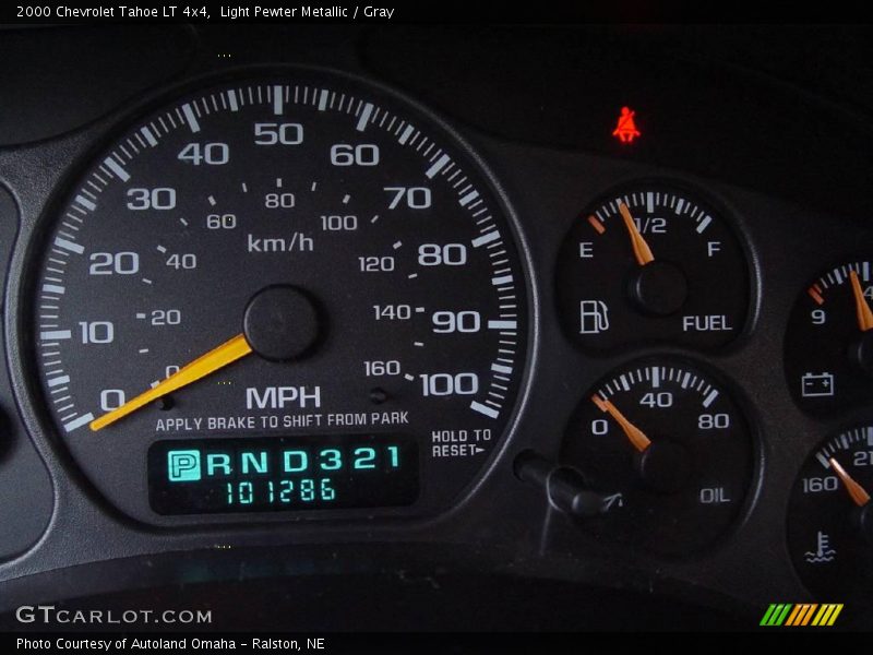 Light Pewter Metallic / Gray 2000 Chevrolet Tahoe LT 4x4