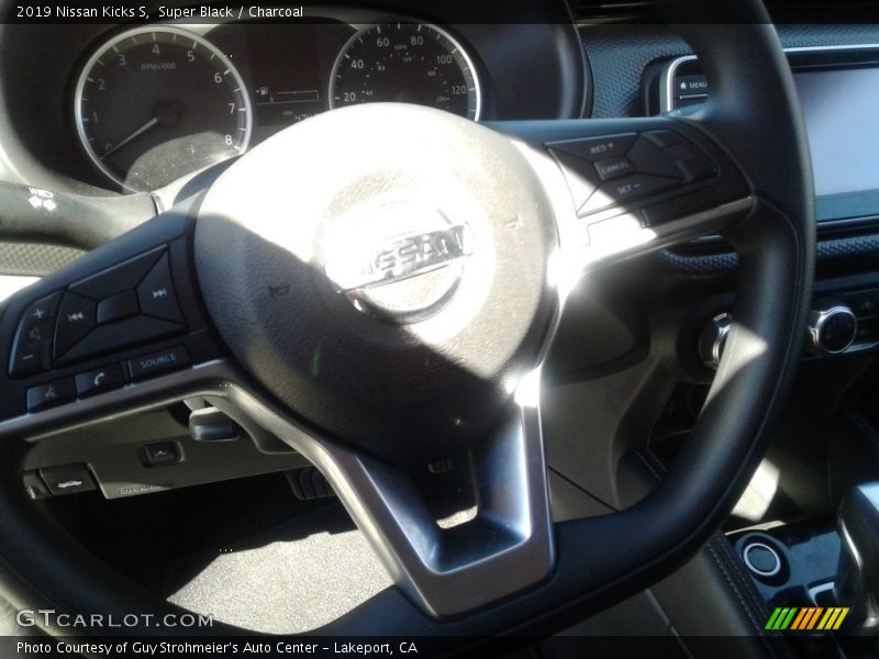 Super Black / Charcoal 2019 Nissan Kicks S