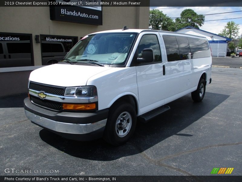 Summit White / Medium Pewter 2019 Chevrolet Express 3500 Passenger LT