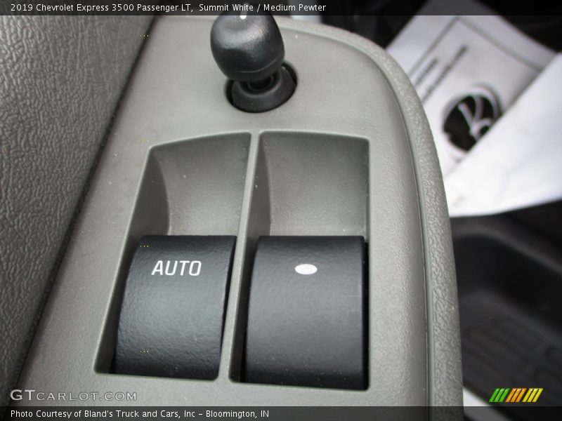 Summit White / Medium Pewter 2019 Chevrolet Express 3500 Passenger LT