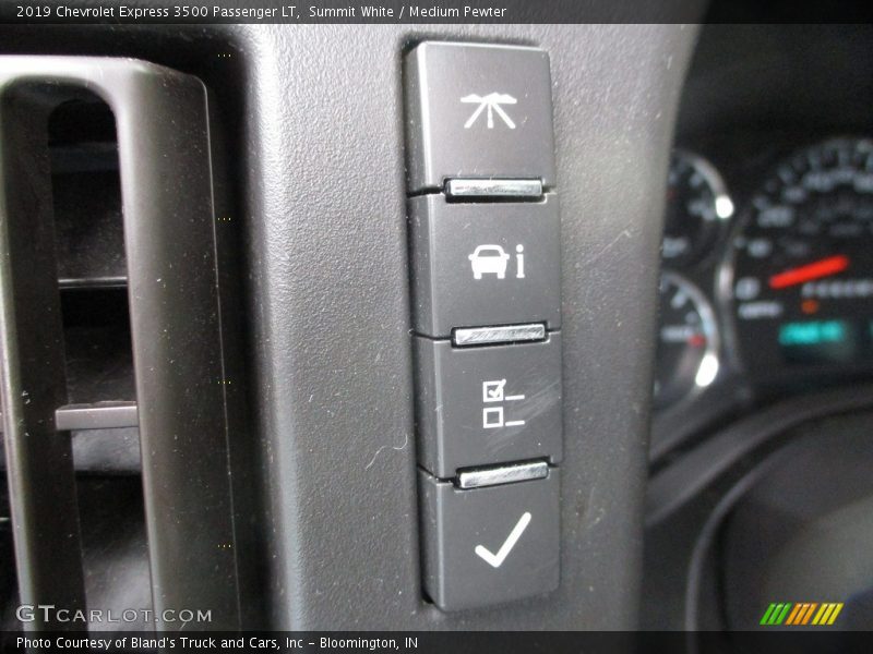 Summit White / Medium Pewter 2019 Chevrolet Express 3500 Passenger LT