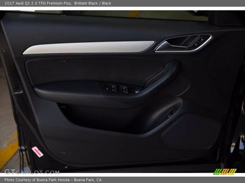 Brilliant Black / Black 2017 Audi Q3 2.0 TFSI Premium Plus