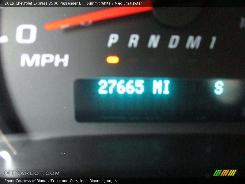 Summit White / Medium Pewter 2019 Chevrolet Express 3500 Passenger LT
