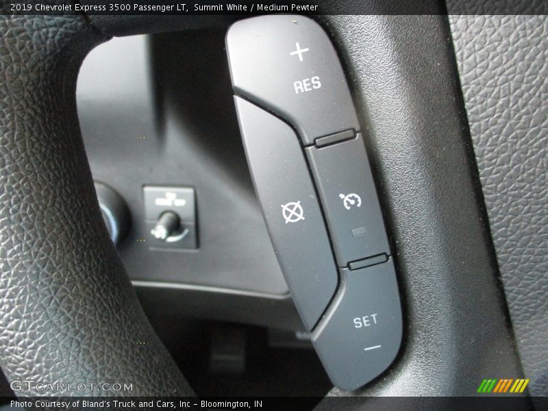 Summit White / Medium Pewter 2019 Chevrolet Express 3500 Passenger LT