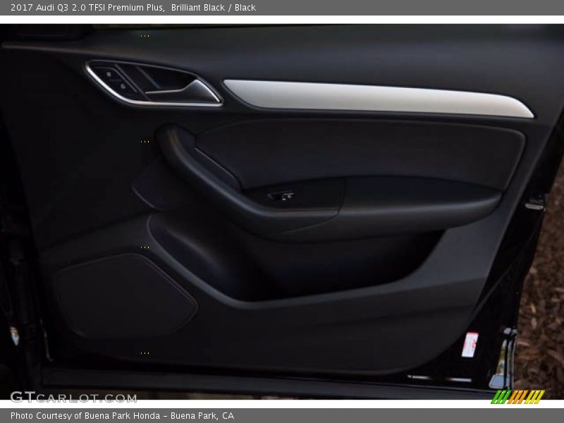 Brilliant Black / Black 2017 Audi Q3 2.0 TFSI Premium Plus
