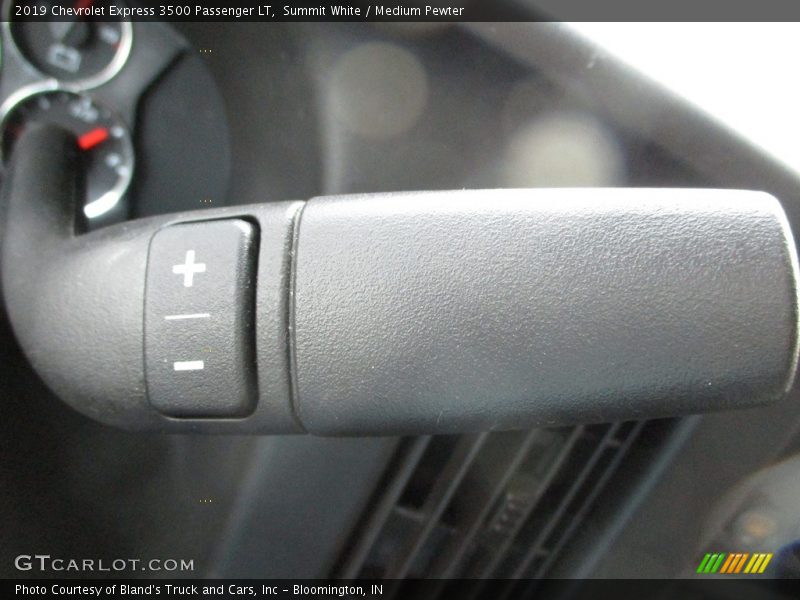 Summit White / Medium Pewter 2019 Chevrolet Express 3500 Passenger LT