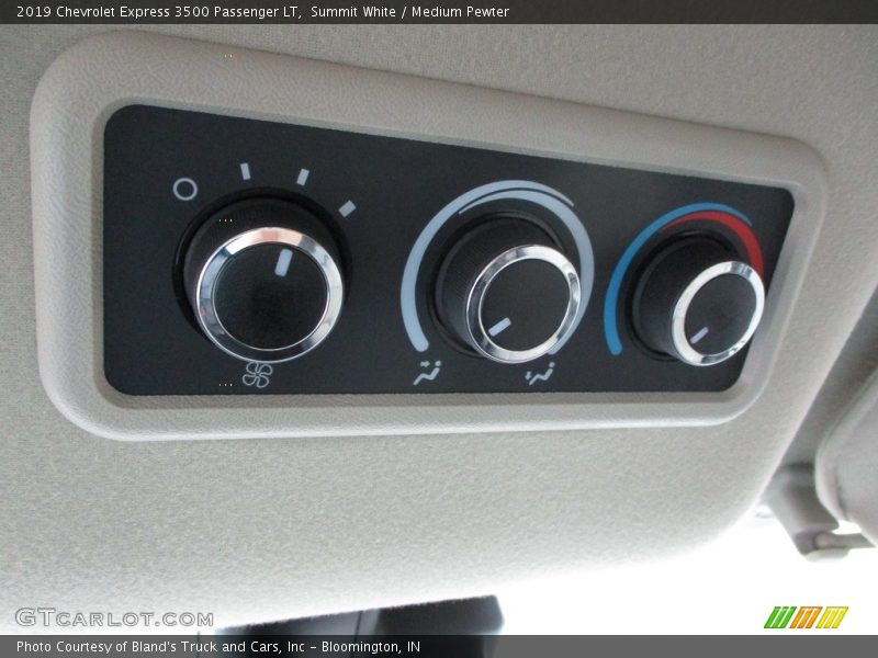 Summit White / Medium Pewter 2019 Chevrolet Express 3500 Passenger LT
