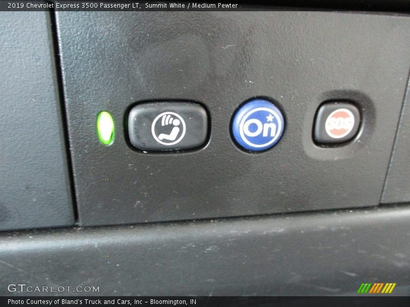 Summit White / Medium Pewter 2019 Chevrolet Express 3500 Passenger LT