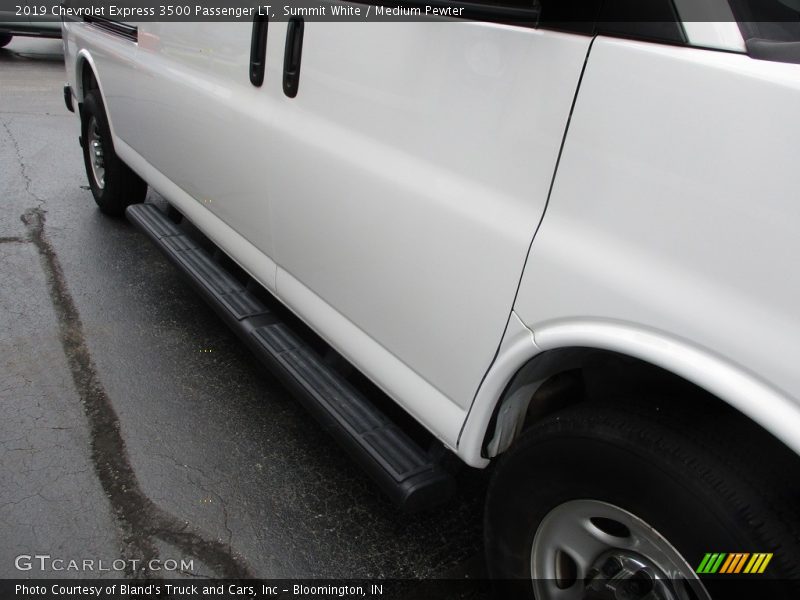 Summit White / Medium Pewter 2019 Chevrolet Express 3500 Passenger LT
