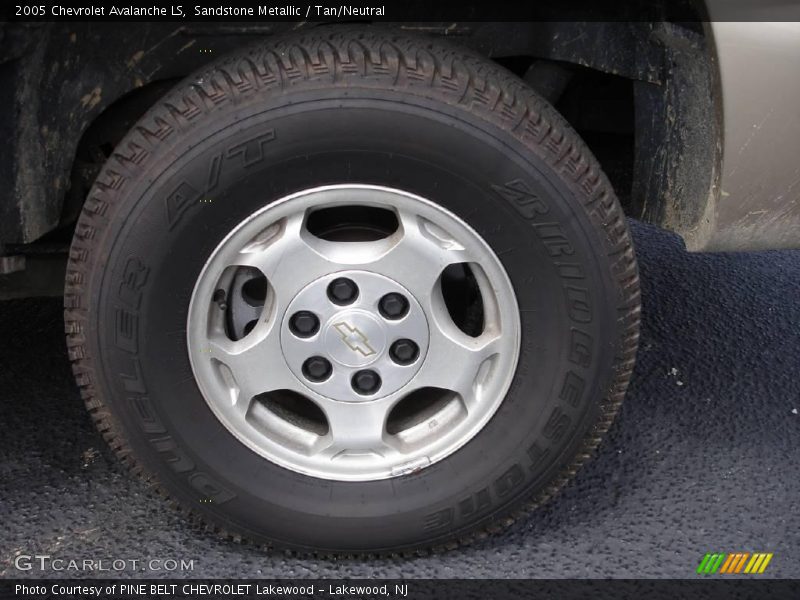 Sandstone Metallic / Tan/Neutral 2005 Chevrolet Avalanche LS