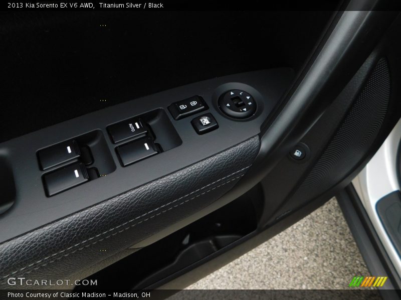 Titanium Silver / Black 2013 Kia Sorento EX V6 AWD