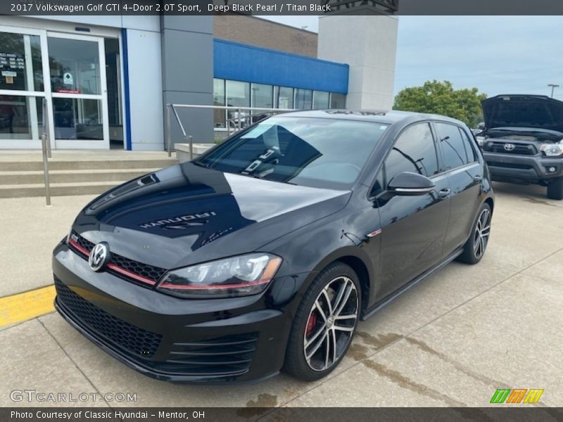 Deep Black Pearl / Titan Black 2017 Volkswagen Golf GTI 4-Door 2.0T Sport