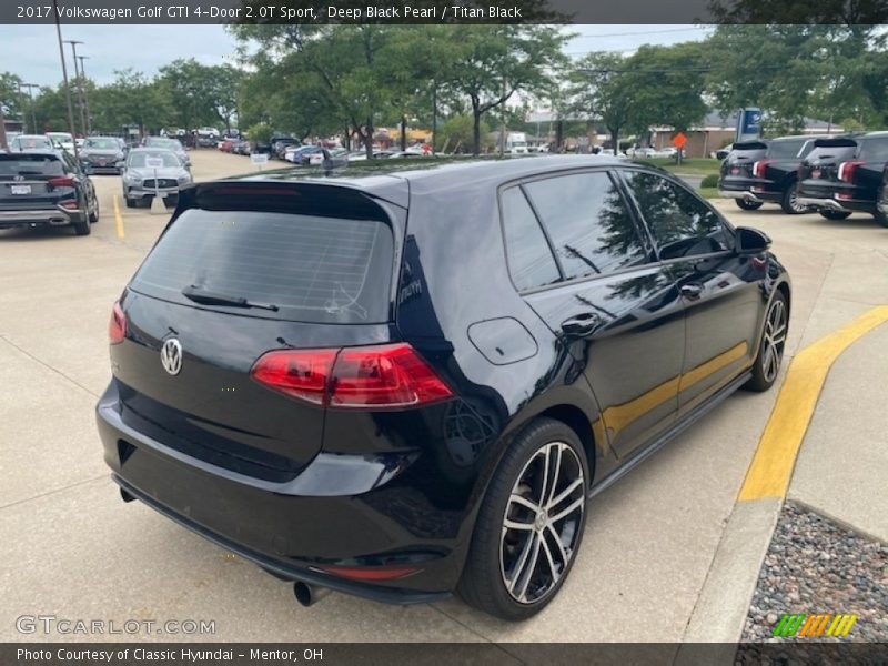 Deep Black Pearl / Titan Black 2017 Volkswagen Golf GTI 4-Door 2.0T Sport