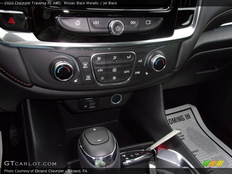 Mosaic Black Metallic / Jet Black 2020 Chevrolet Traverse RS AWD