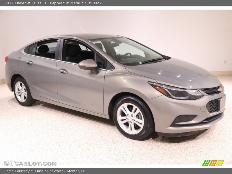 Pepperdust Metallic / Jet Black 2017 Chevrolet Cruze LT
