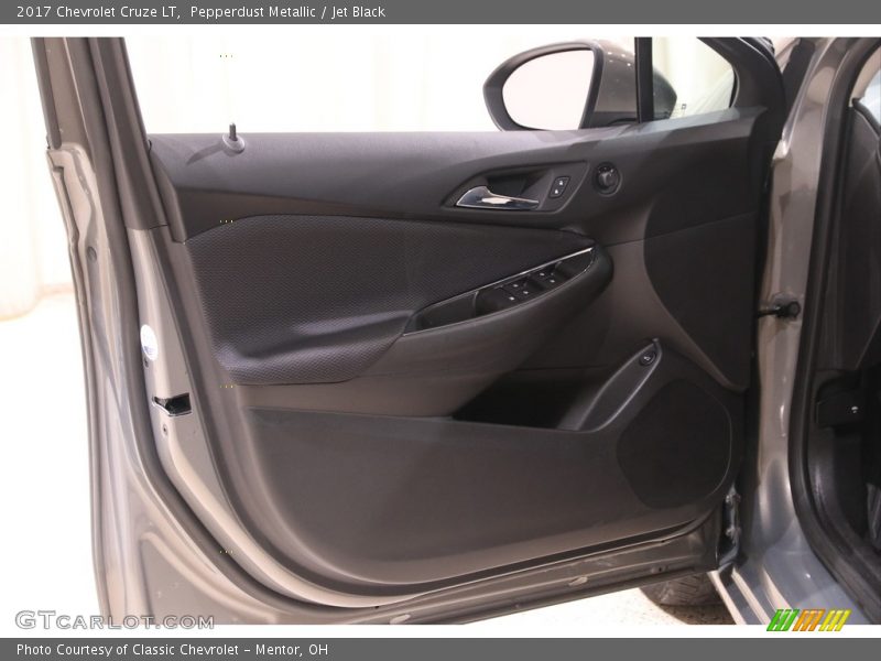 Pepperdust Metallic / Jet Black 2017 Chevrolet Cruze LT