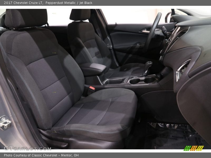 Pepperdust Metallic / Jet Black 2017 Chevrolet Cruze LT