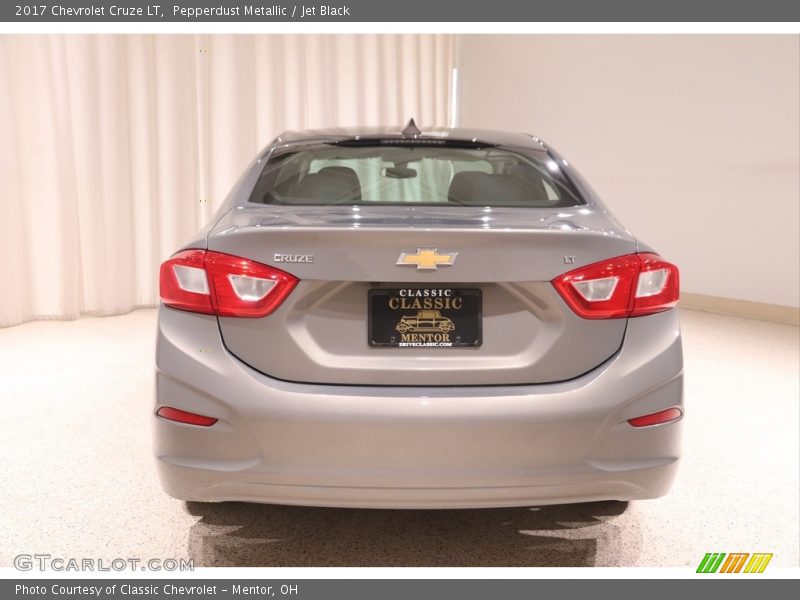 Pepperdust Metallic / Jet Black 2017 Chevrolet Cruze LT