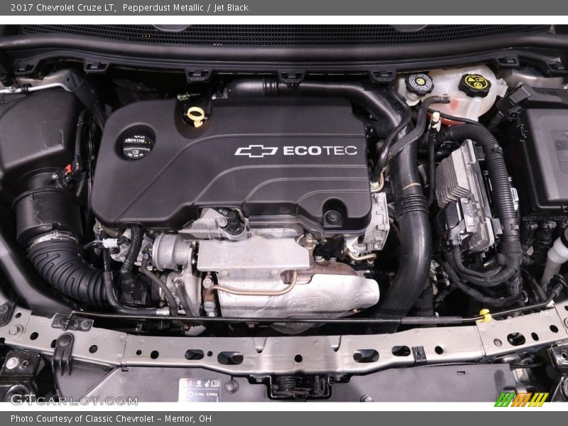 Pepperdust Metallic / Jet Black 2017 Chevrolet Cruze LT