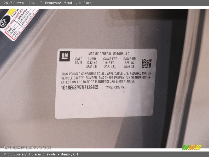 Pepperdust Metallic / Jet Black 2017 Chevrolet Cruze LT