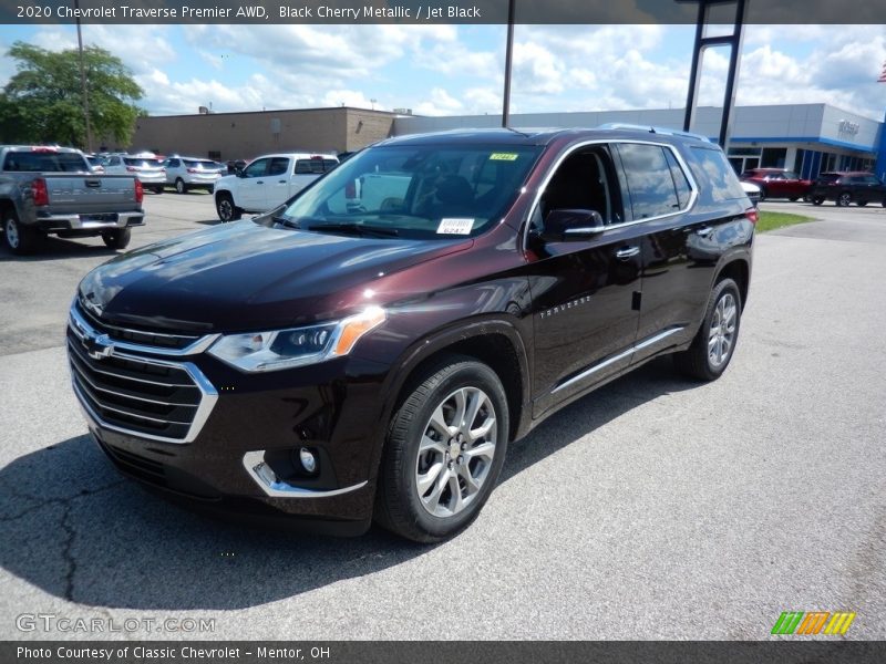 Front 3/4 View of 2020 Traverse Premier AWD
