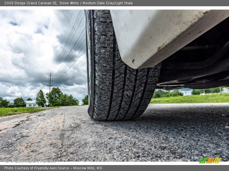 Stone White / Medium Slate Gray/Light Shale 2009 Dodge Grand Caravan SE