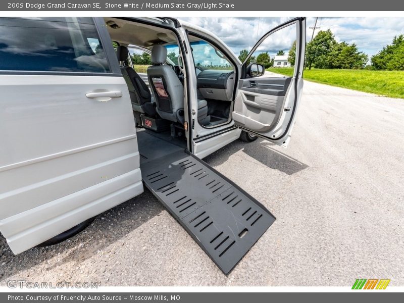 Stone White / Medium Slate Gray/Light Shale 2009 Dodge Grand Caravan SE