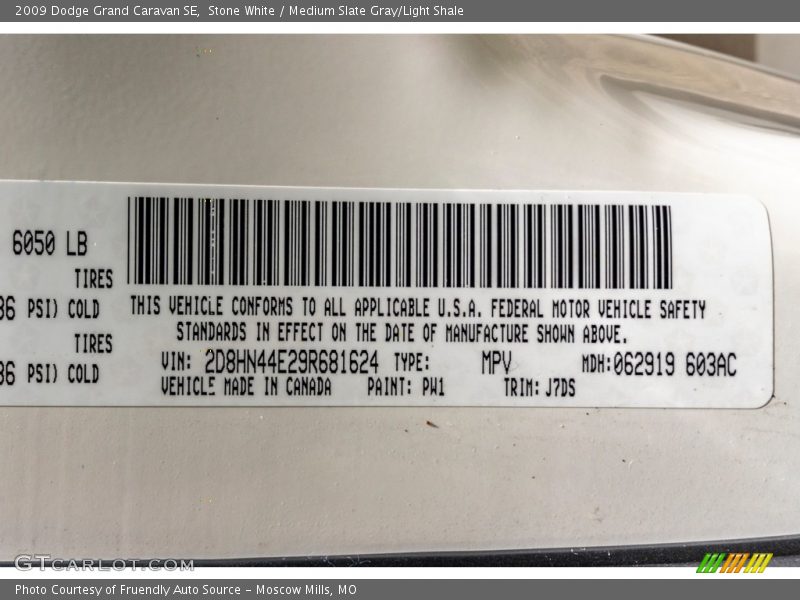 Stone White / Medium Slate Gray/Light Shale 2009 Dodge Grand Caravan SE