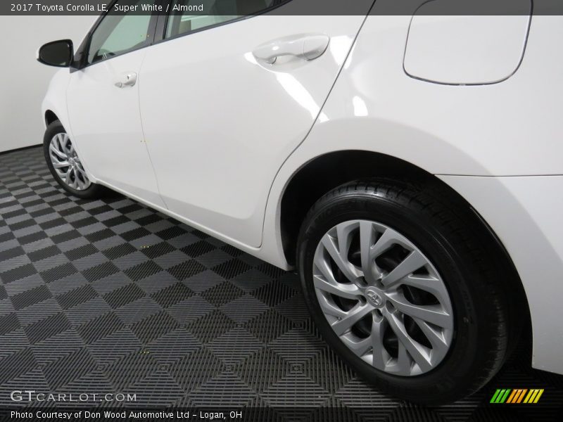 Super White / Almond 2017 Toyota Corolla LE