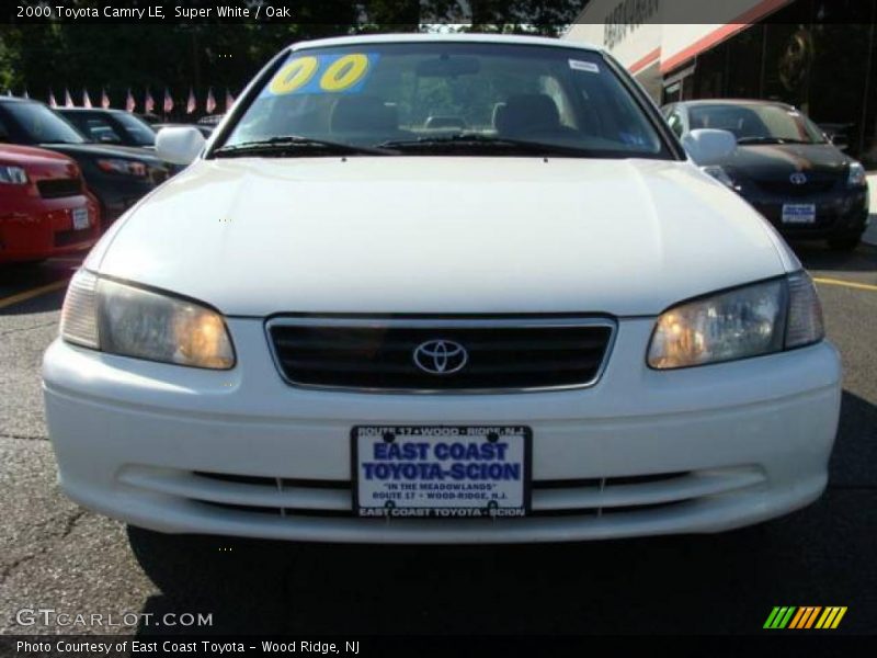 Super White / Oak 2000 Toyota Camry LE