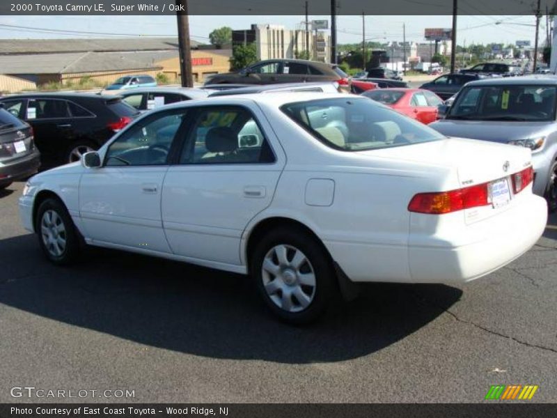 Super White / Oak 2000 Toyota Camry LE