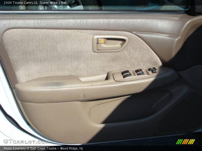 Super White / Oak 2000 Toyota Camry LE