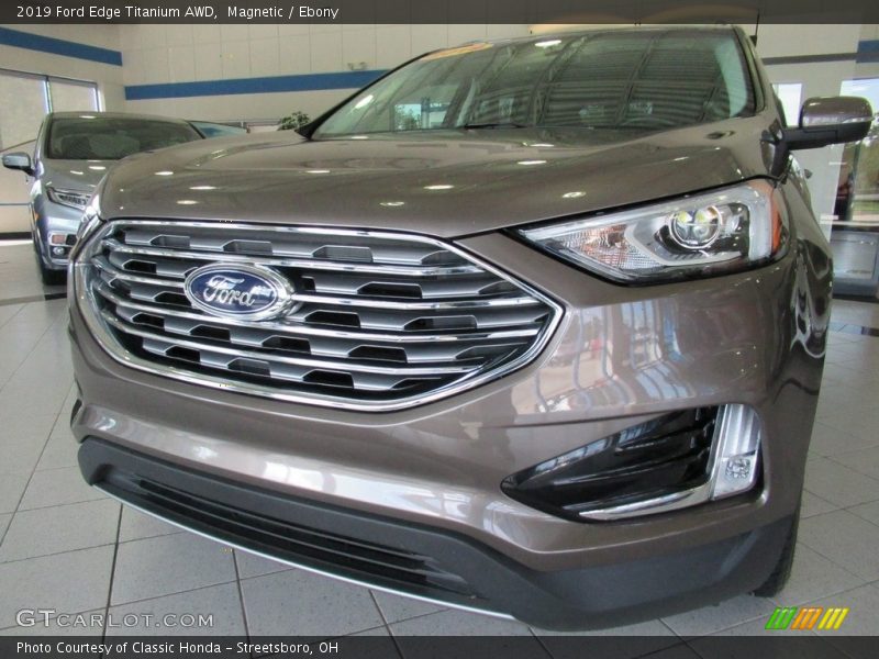 Magnetic / Ebony 2019 Ford Edge Titanium AWD