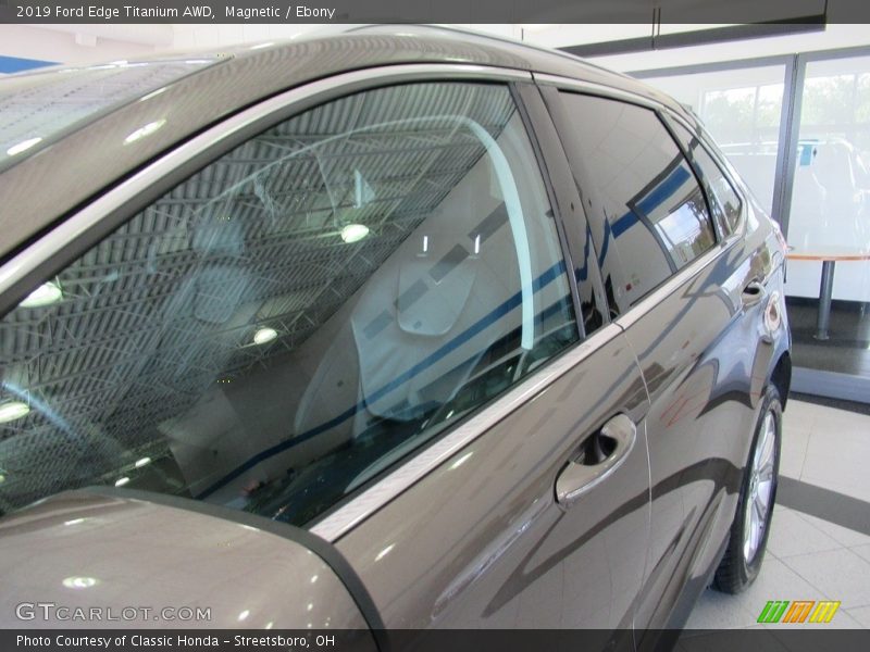Magnetic / Ebony 2019 Ford Edge Titanium AWD