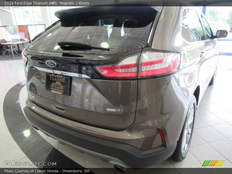 Magnetic / Ebony 2019 Ford Edge Titanium AWD