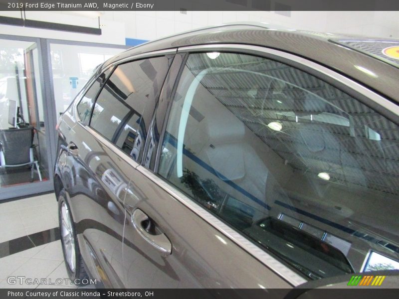 Magnetic / Ebony 2019 Ford Edge Titanium AWD
