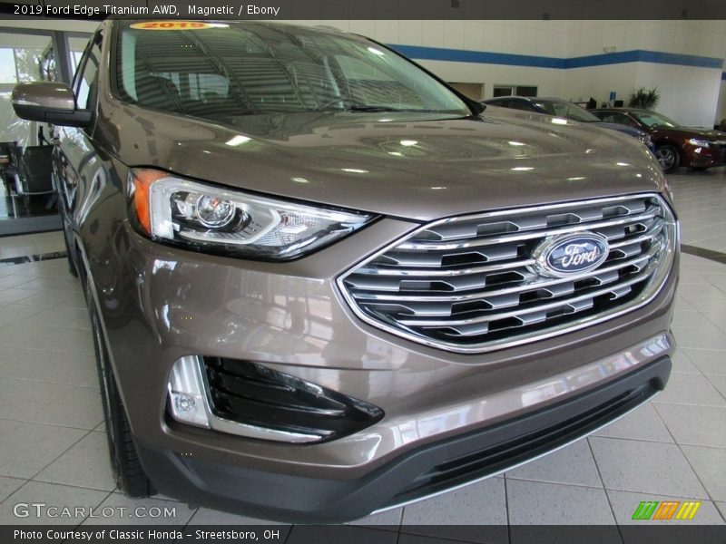 Magnetic / Ebony 2019 Ford Edge Titanium AWD