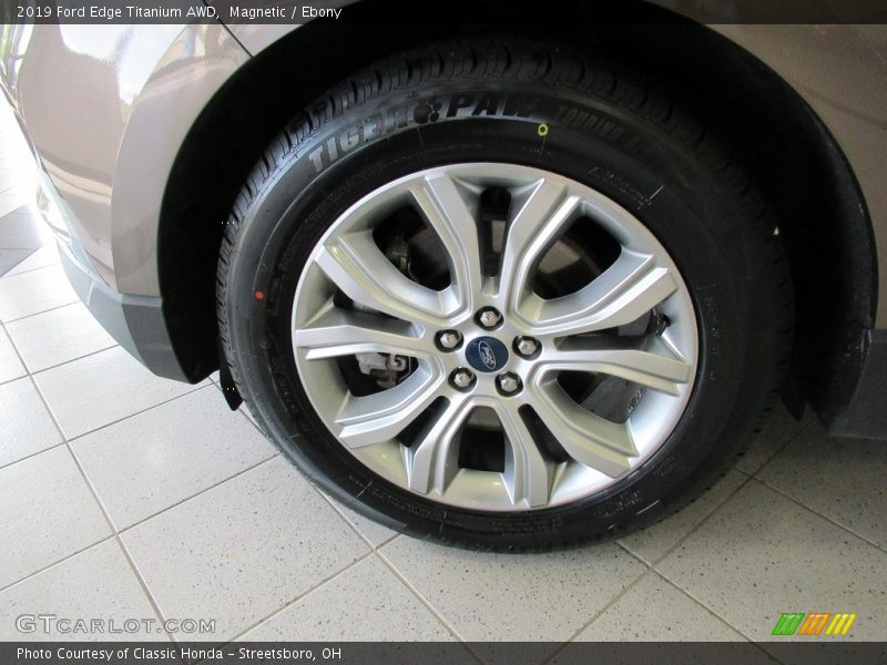 Magnetic / Ebony 2019 Ford Edge Titanium AWD
